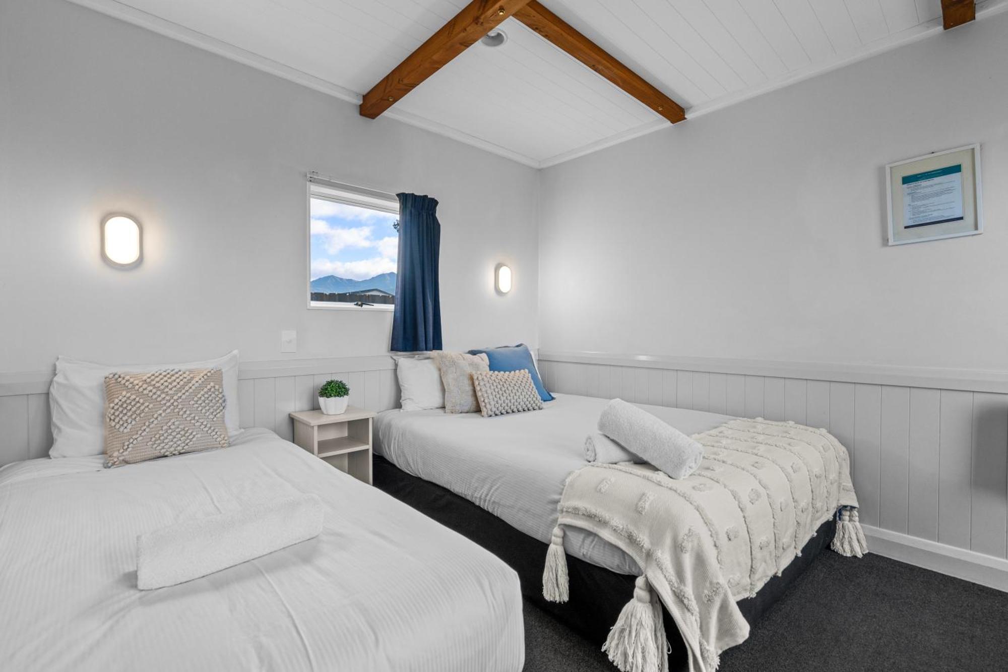 Tasman Holiday Parks - Te Anau Exterior foto A bedroom at the hotel