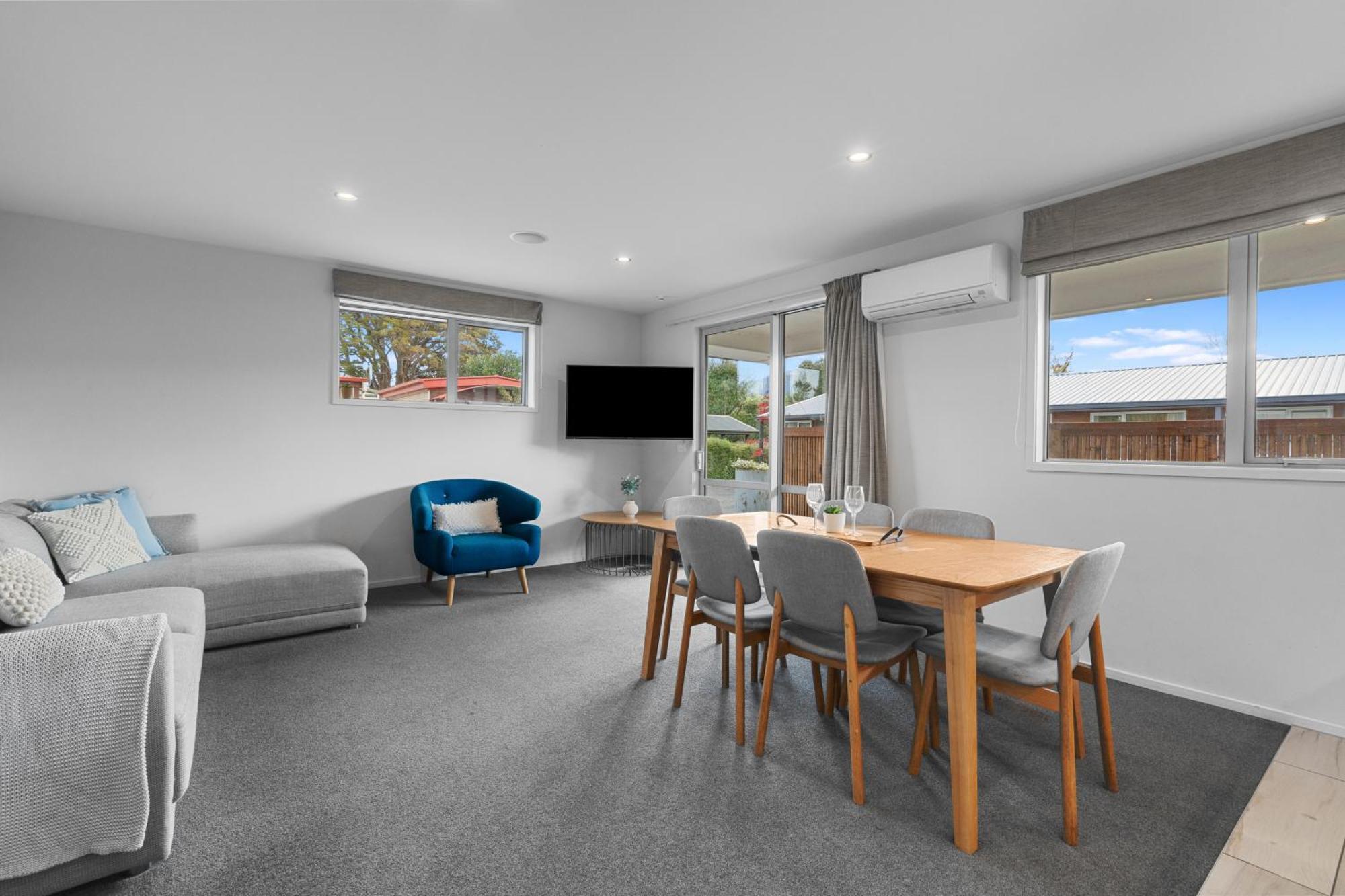 Tasman Holiday Parks - Te Anau Exterior foto A staged property