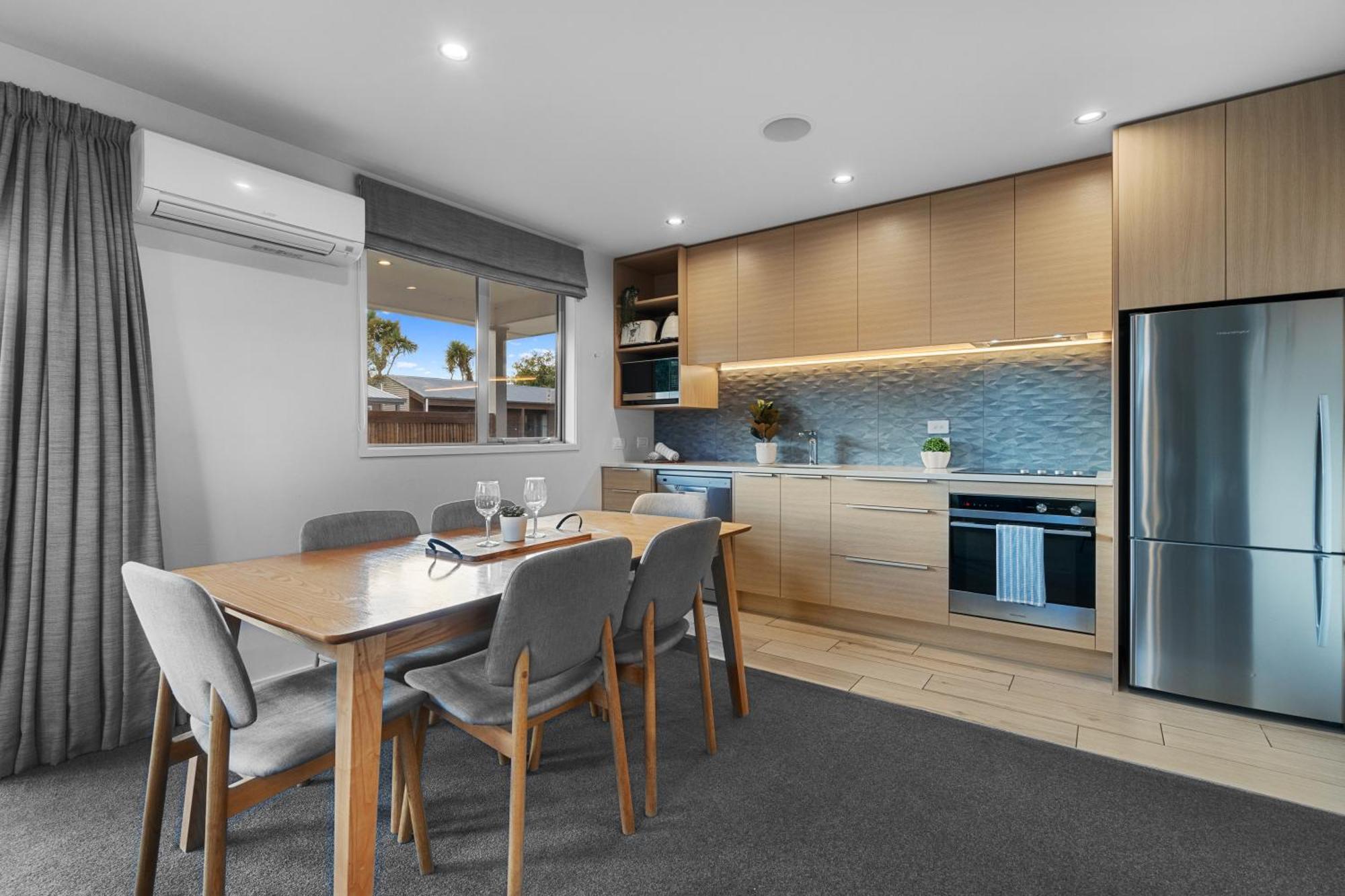 Tasman Holiday Parks - Te Anau Exterior foto A staged kitchen