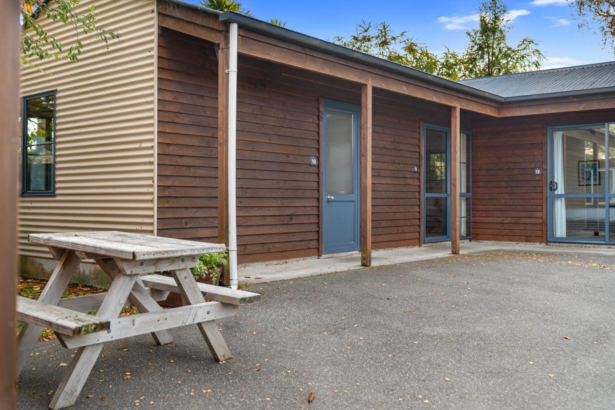 Tasman Holiday Parks - Te Anau Exterior foto The old school building