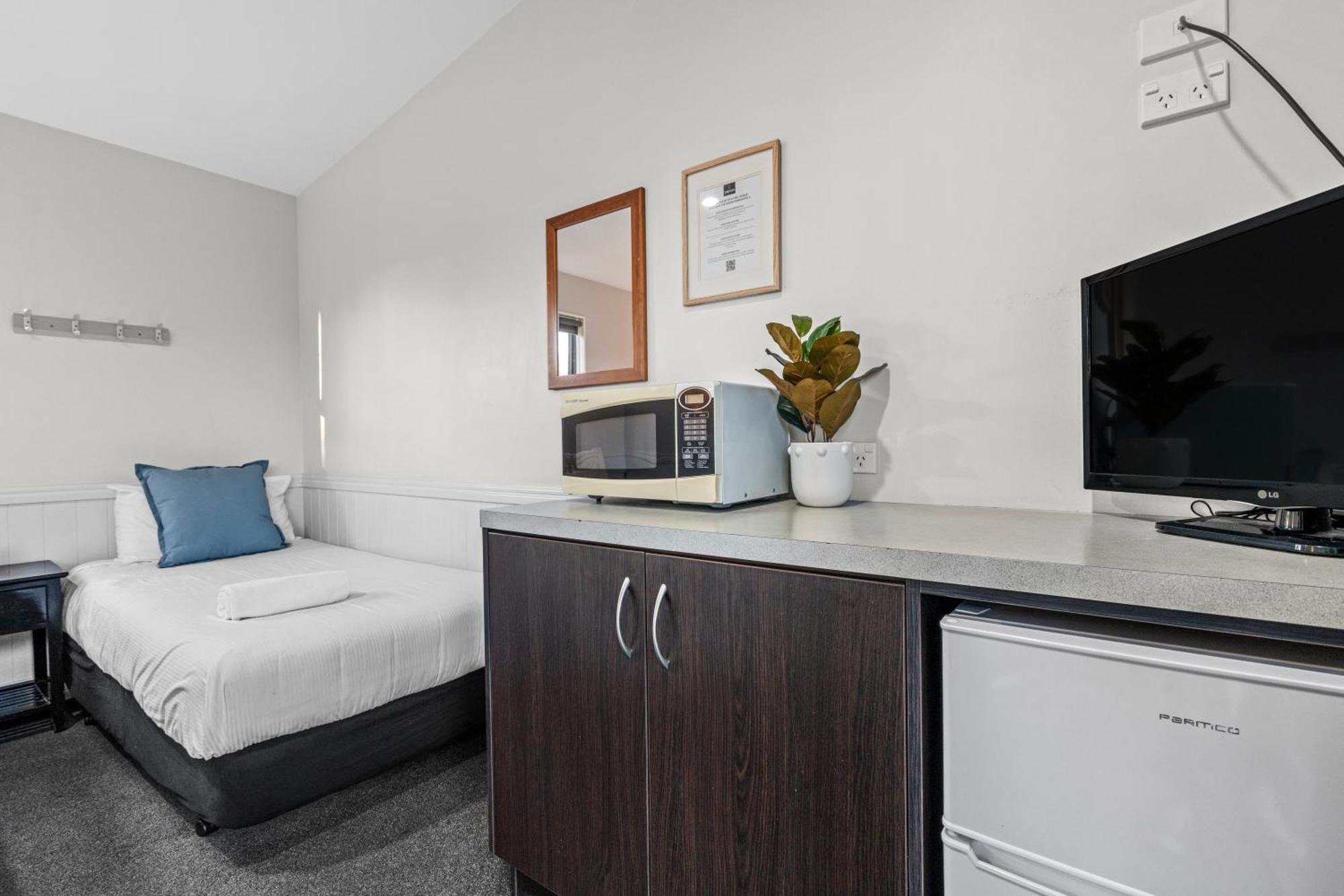 Tasman Holiday Parks - Te Anau Exterior foto A typical studio apartment