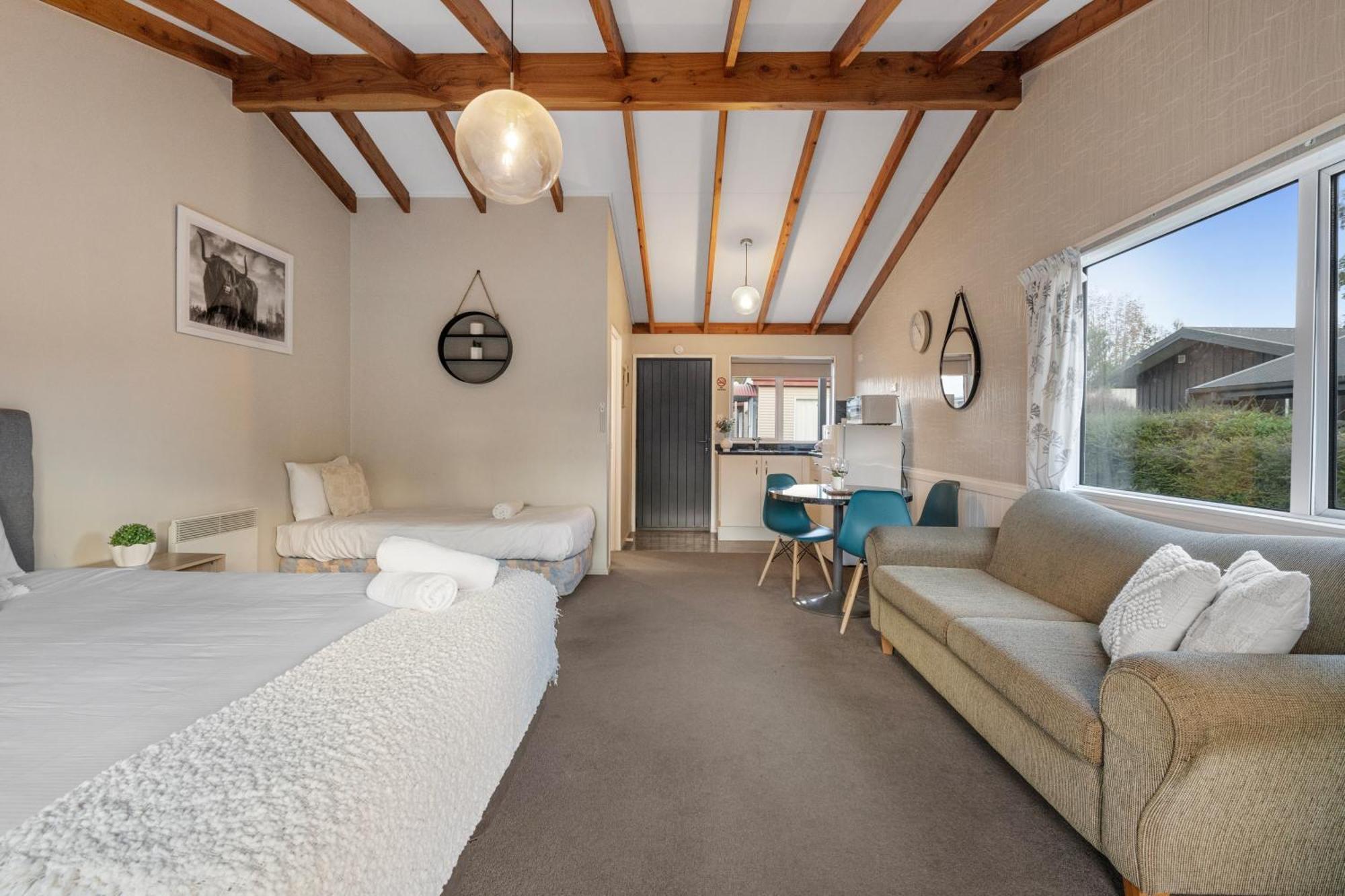 Tasman Holiday Parks - Te Anau Exterior foto A typical studio apartment