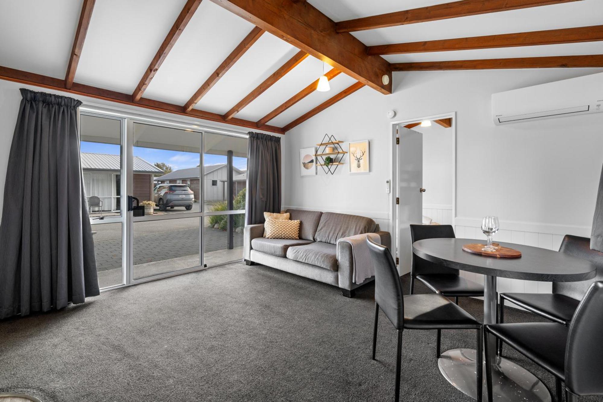 Tasman Holiday Parks - Te Anau Exterior foto A typical one bedroom studio
