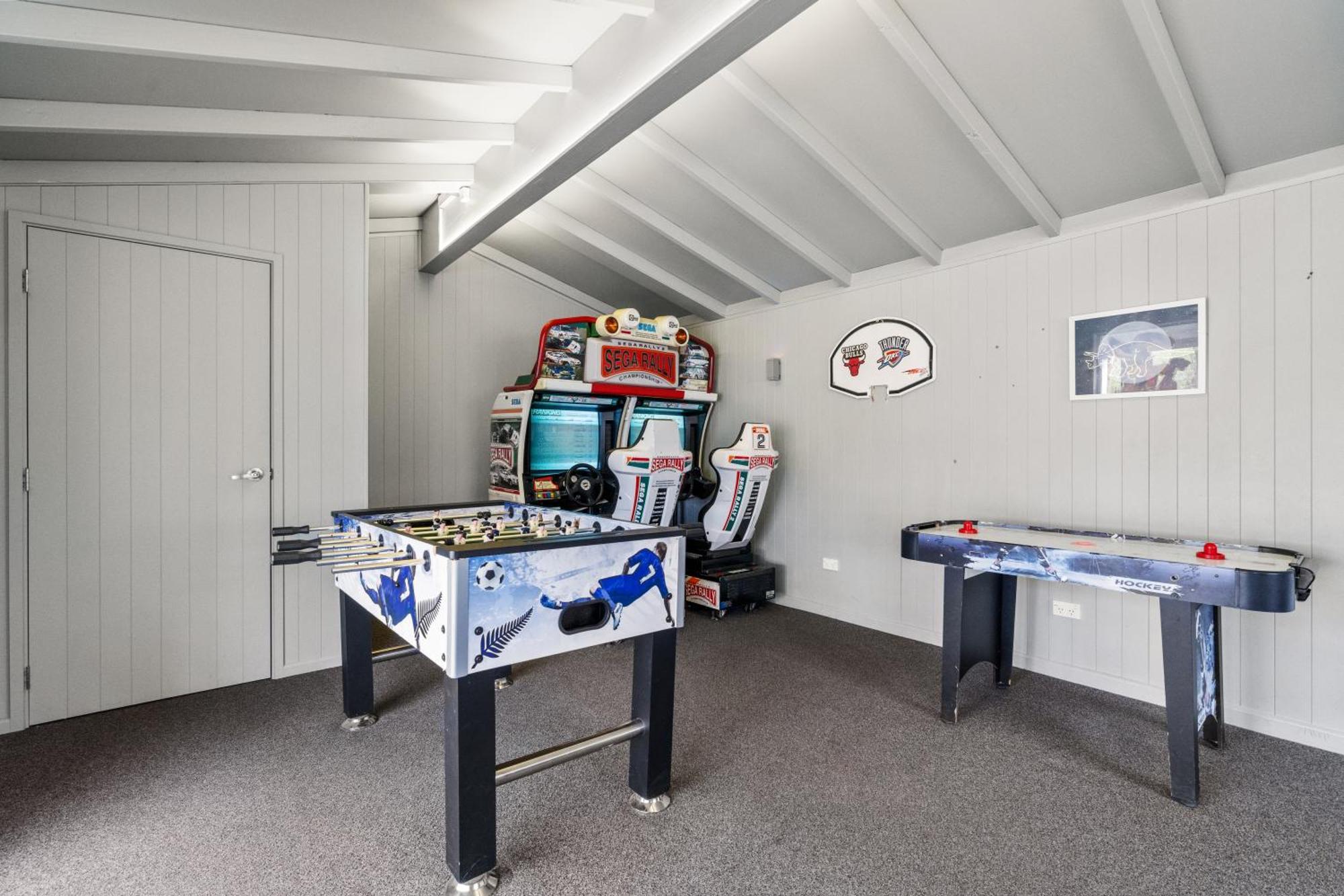Tasman Holiday Parks - Te Anau Exterior foto A games room